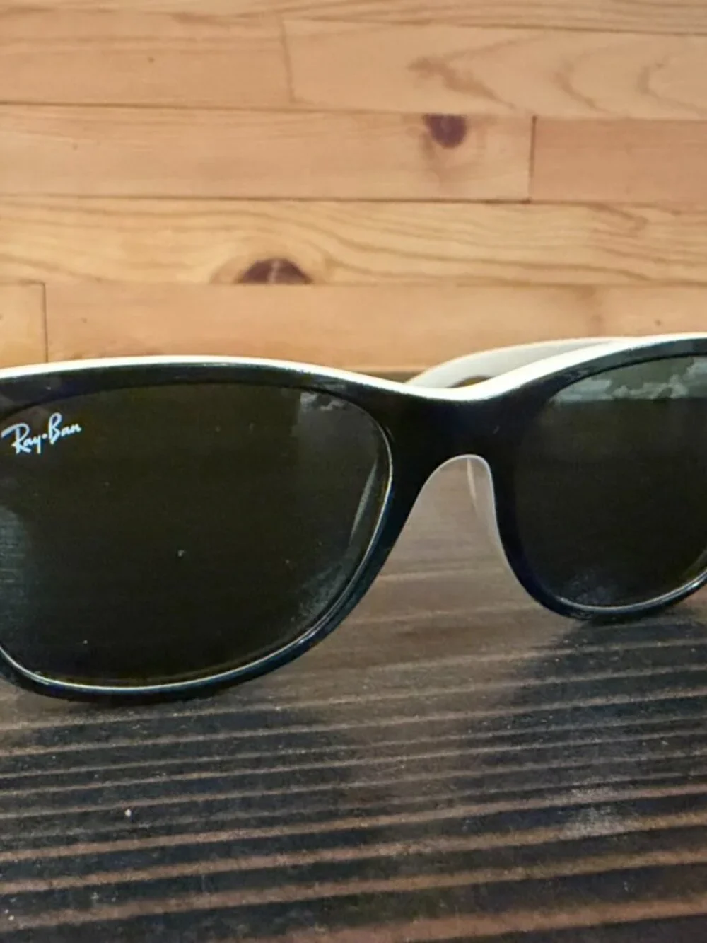 Ray-BanRB2132 New Wayfarer 875 Black/Beige G-15 Green Sunglasses 55-18-145 Italy